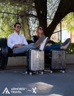 Maleta con ruedas de mano Armored Travel