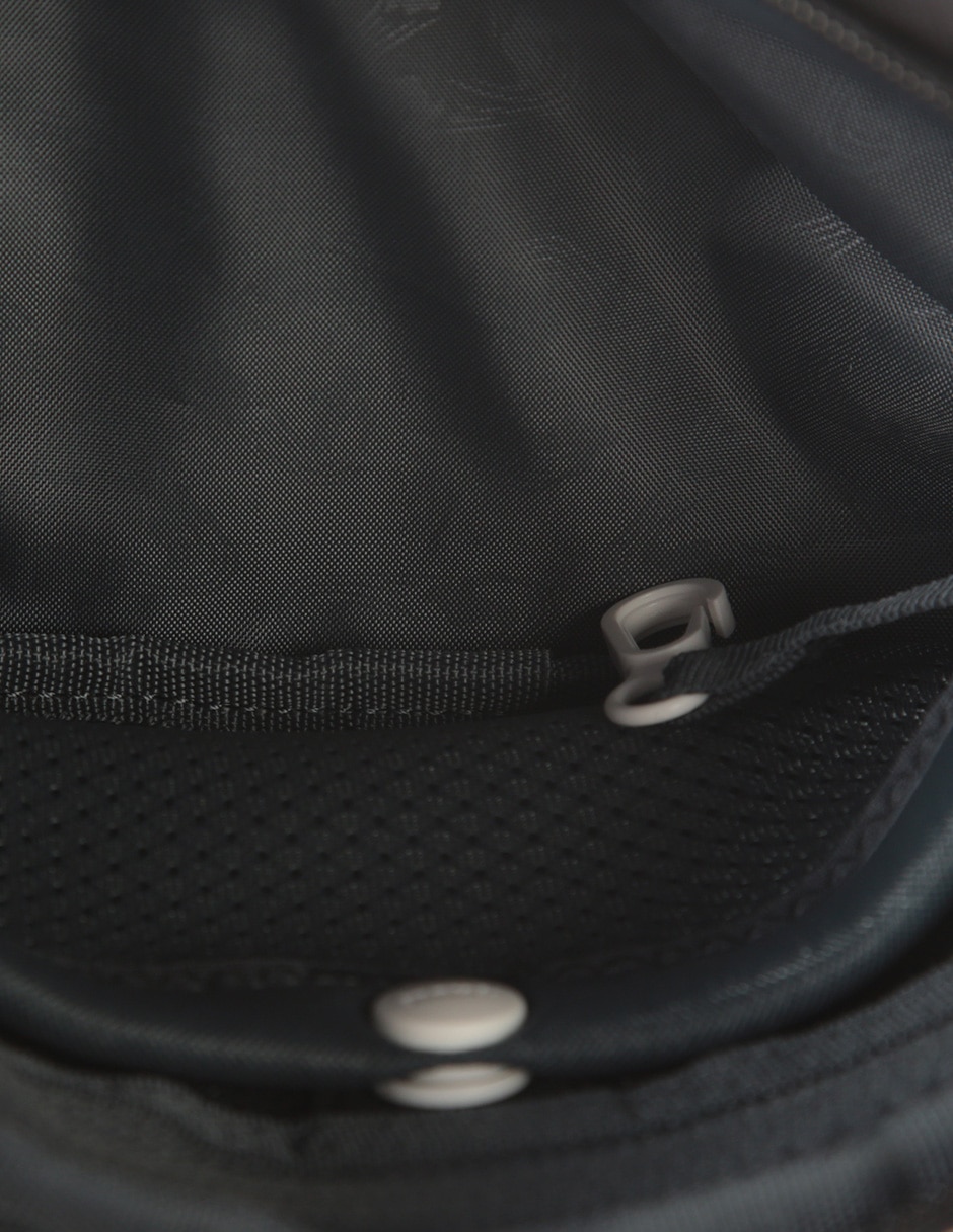 CANGURERA THULE, NEGRO