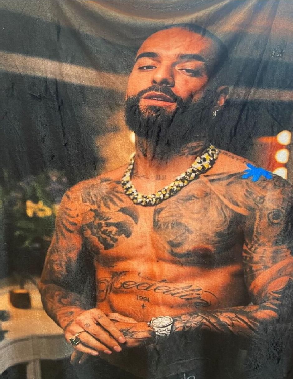 Cobija de tejido suave Maluma Malzeno unisex Cobija de tejido suave Maluma Malzeno unisex